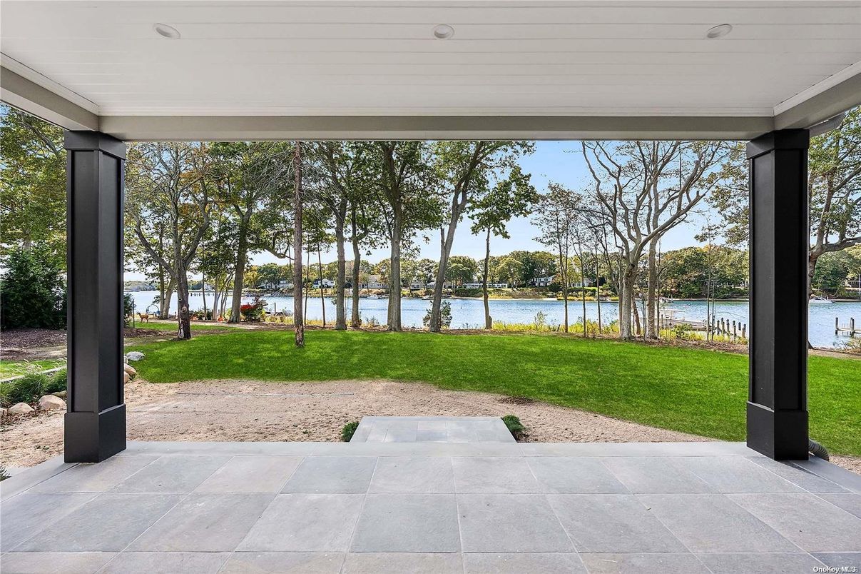 Exterior, Lake