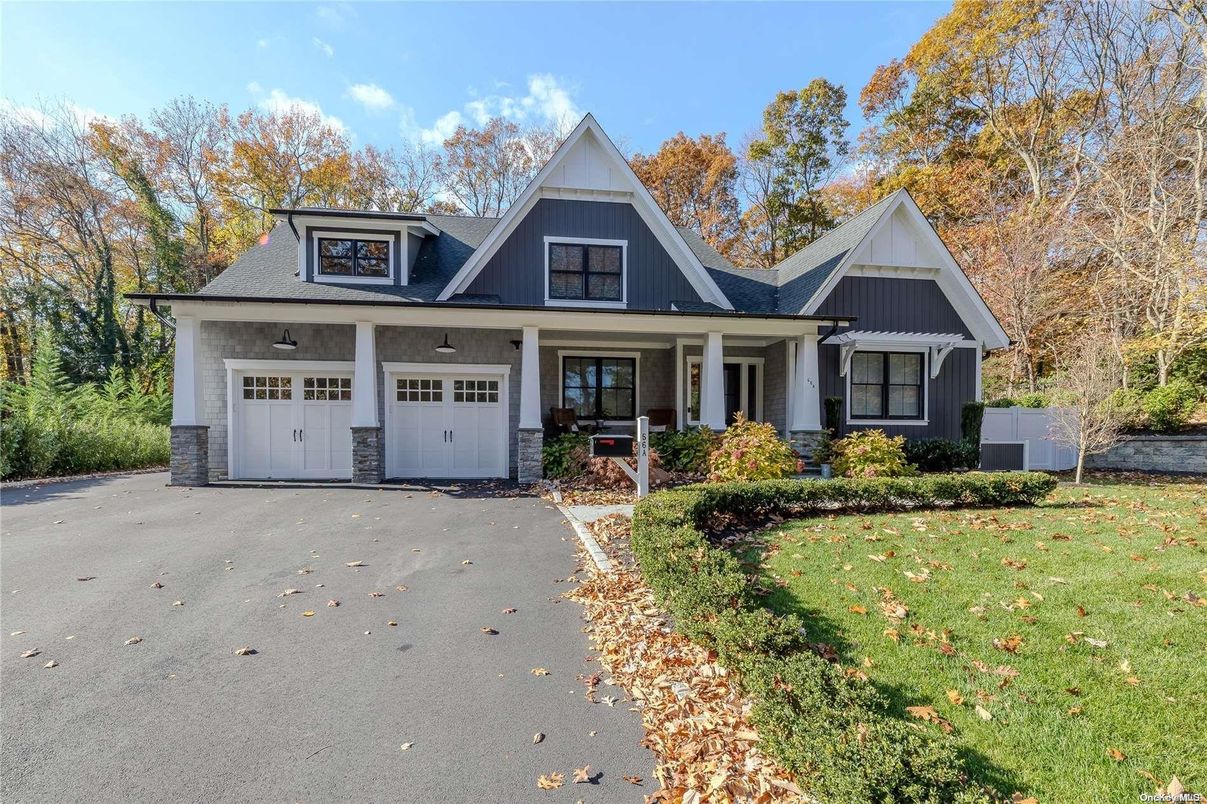 Attached, Exterior, Facade, Farmhouse