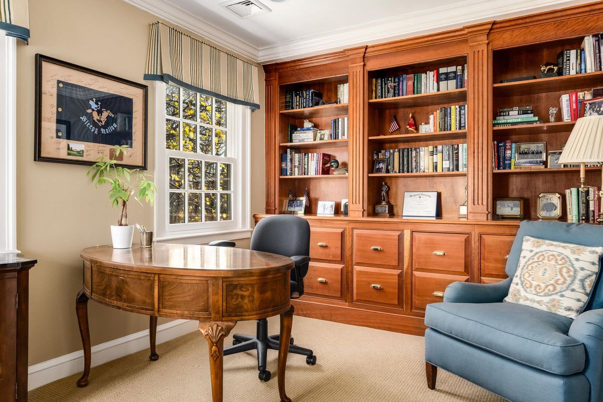 Home Office, Interior