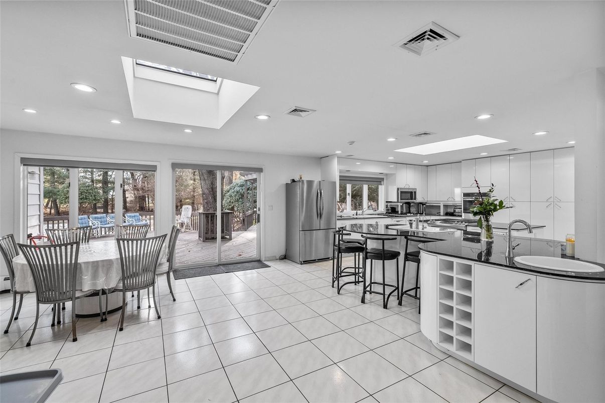 Dining room, Interior, Kitchen, Recessed Lighting, Stainless Steel Appliances