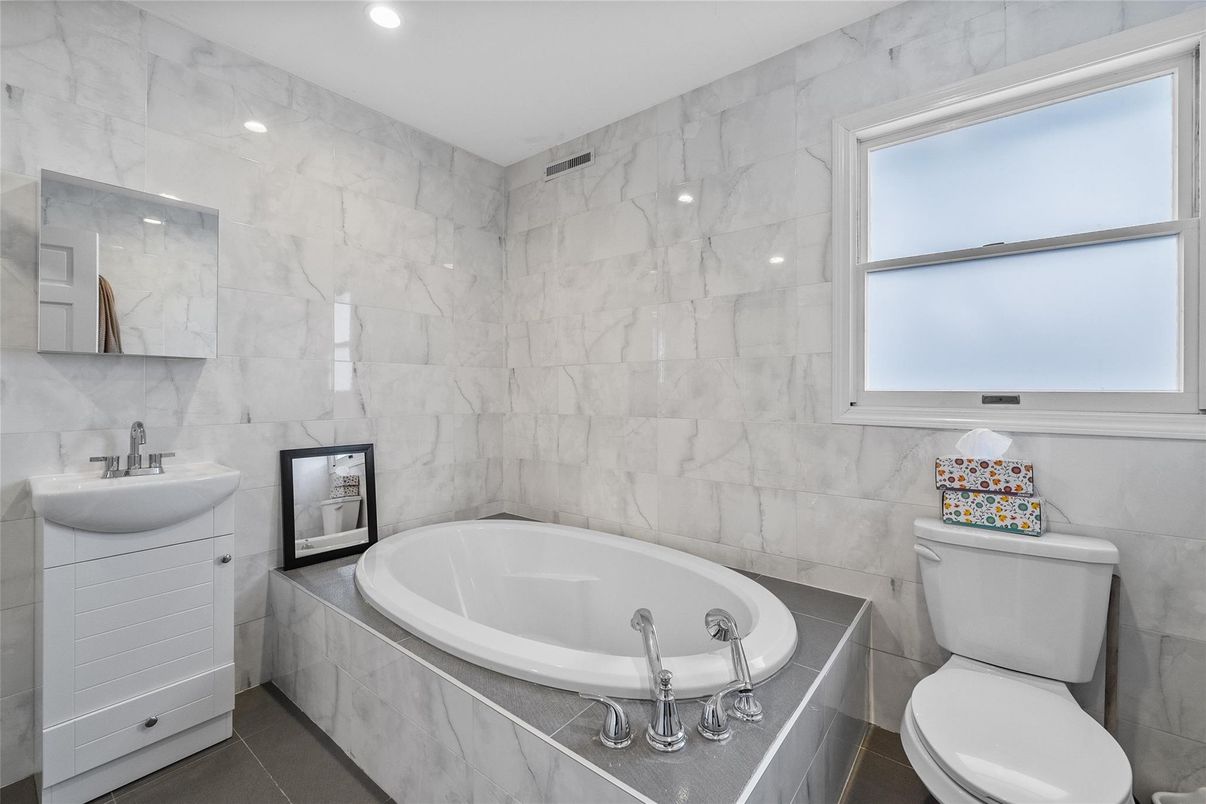 Bathroom, Interior, Marble Walls, Recessed Lighting