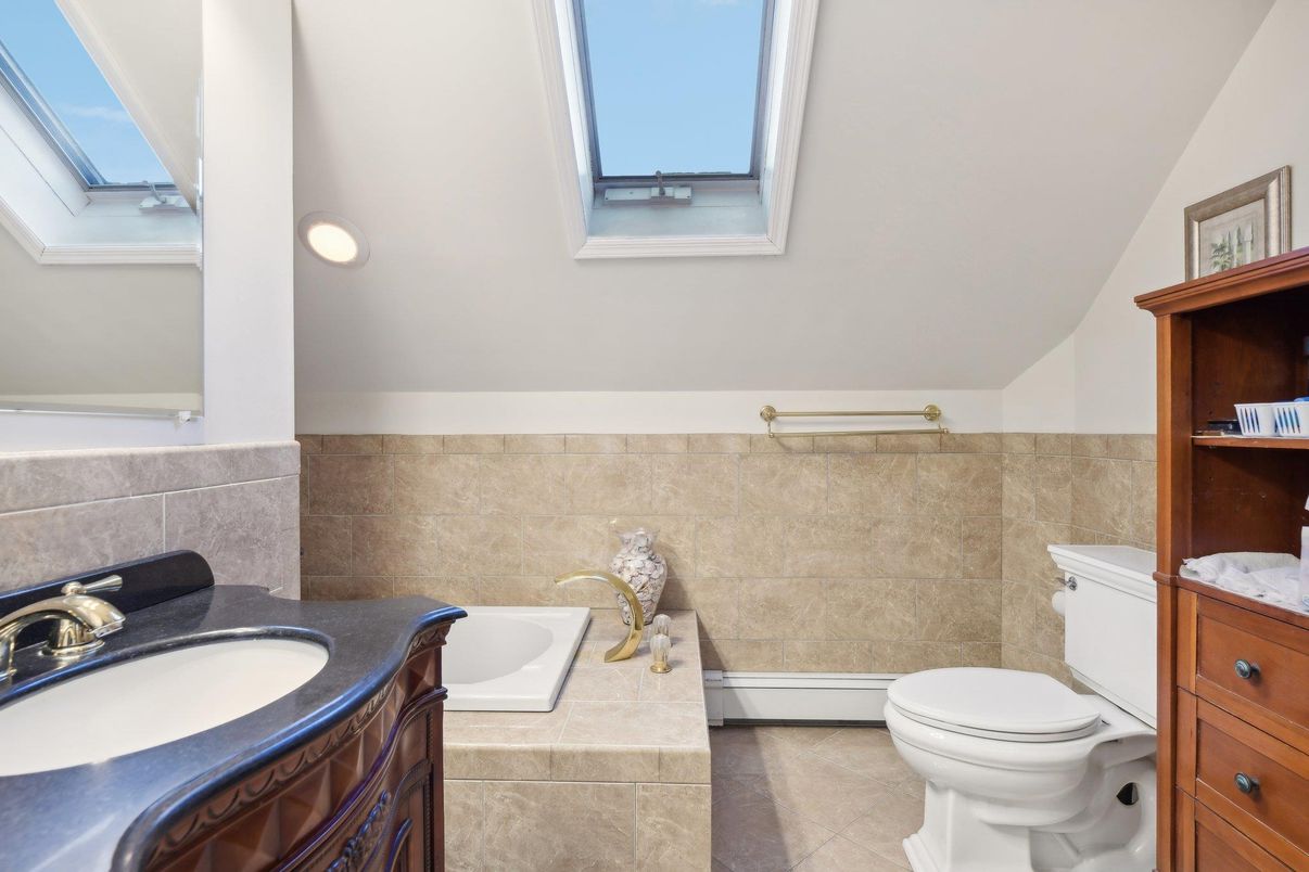 Bathroom, Dual Sink Vanities, Interior
