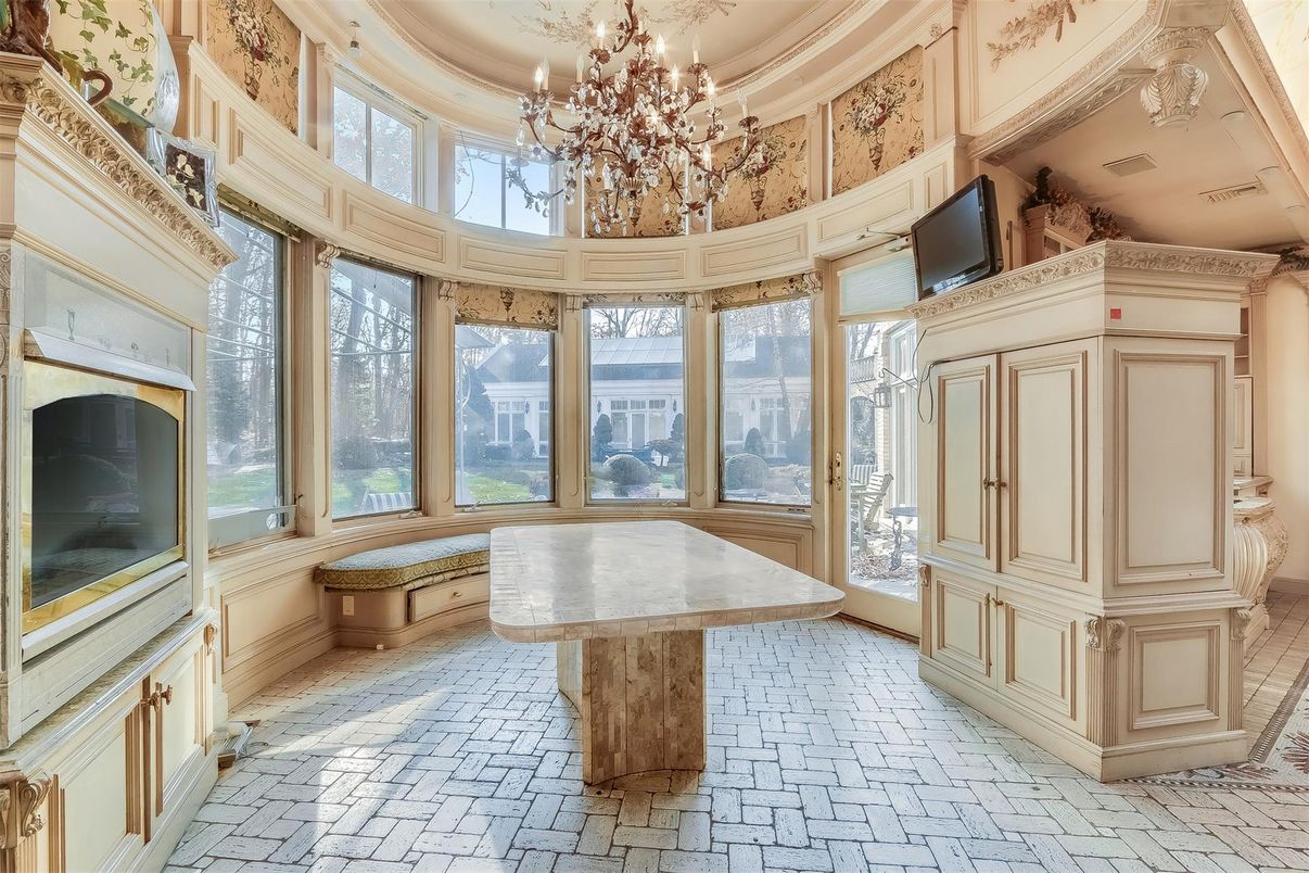 Chandelier, Interior, Sun Room