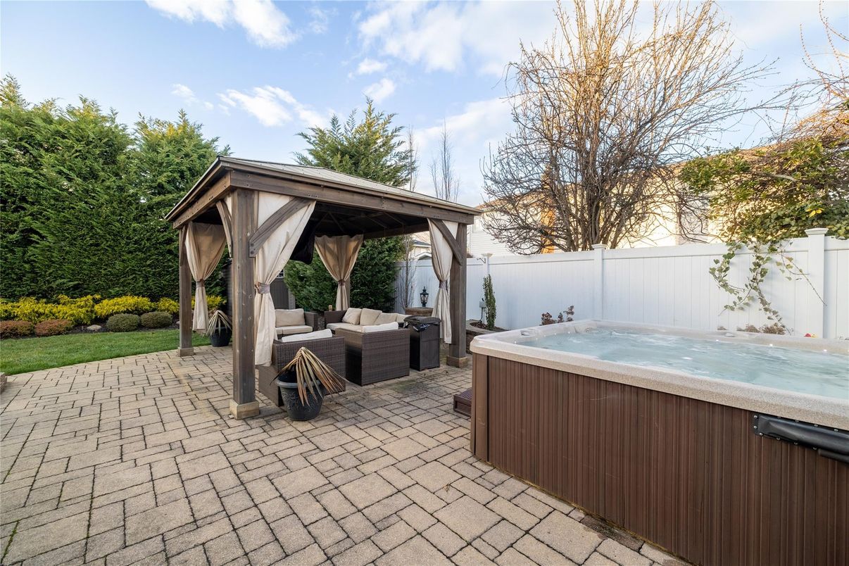 Exterior, Hot Tub
