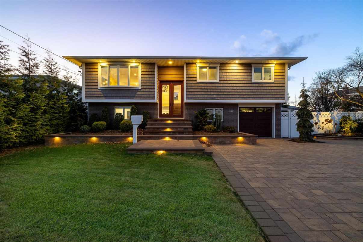 Attached, Exterior, Facade, Brick Facade, Raised Ranch