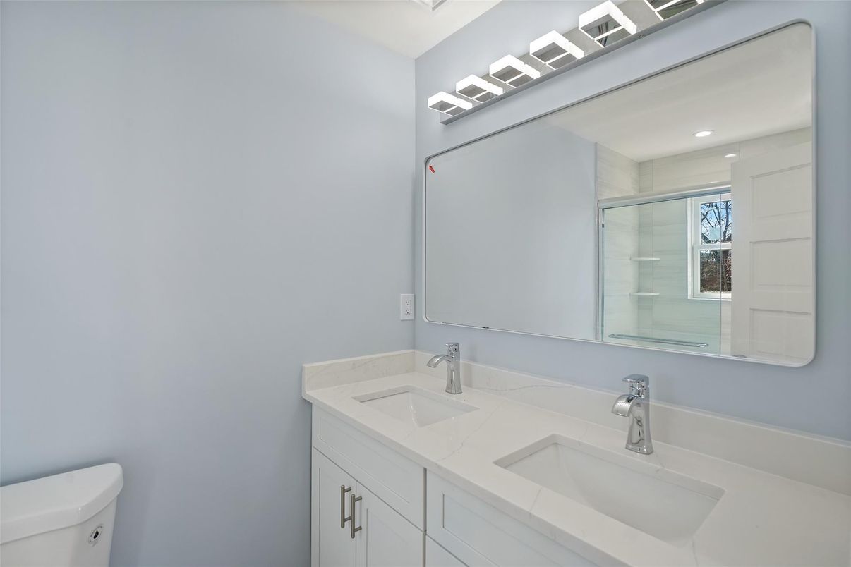 Bathroom, Dual Sink Vanities, Interior, Recessed Lighting