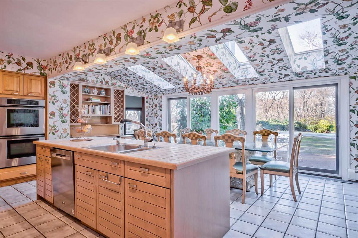 Dining room, Interior, Kitchen, Stainless Steel Appliances, Tile Countertops