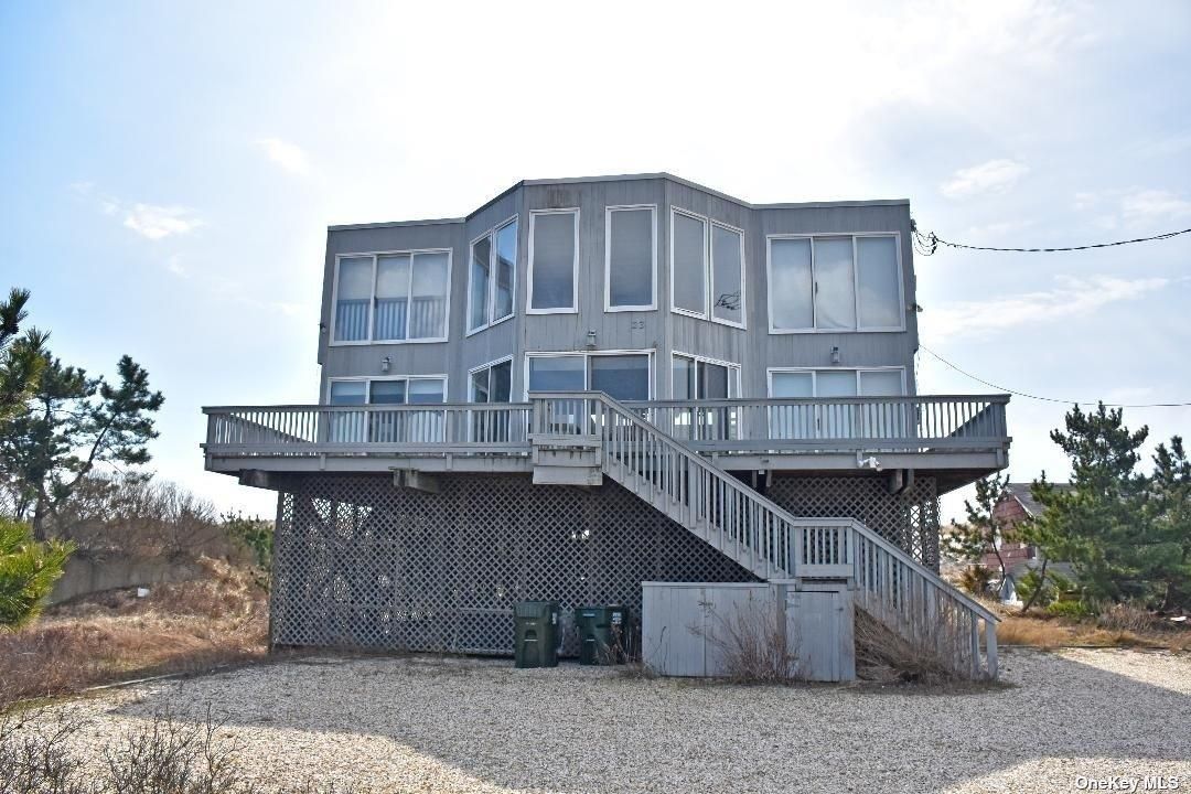 Exterior, Facade, Modern