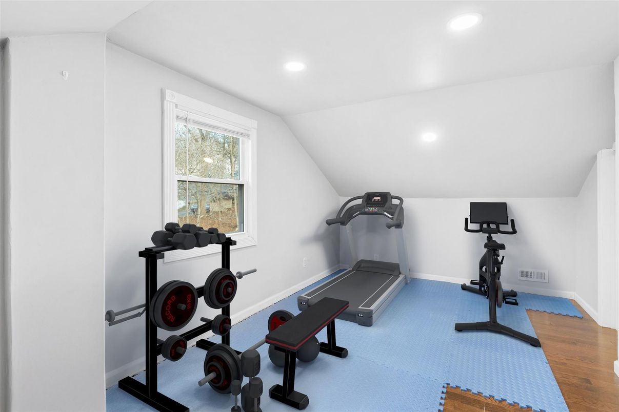 Fitness Equipment, Interior, Recessed Lighting, Wood Texture Flooring
