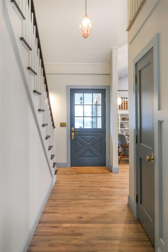 Interior, Pendant Lights, Wood Texture Flooring