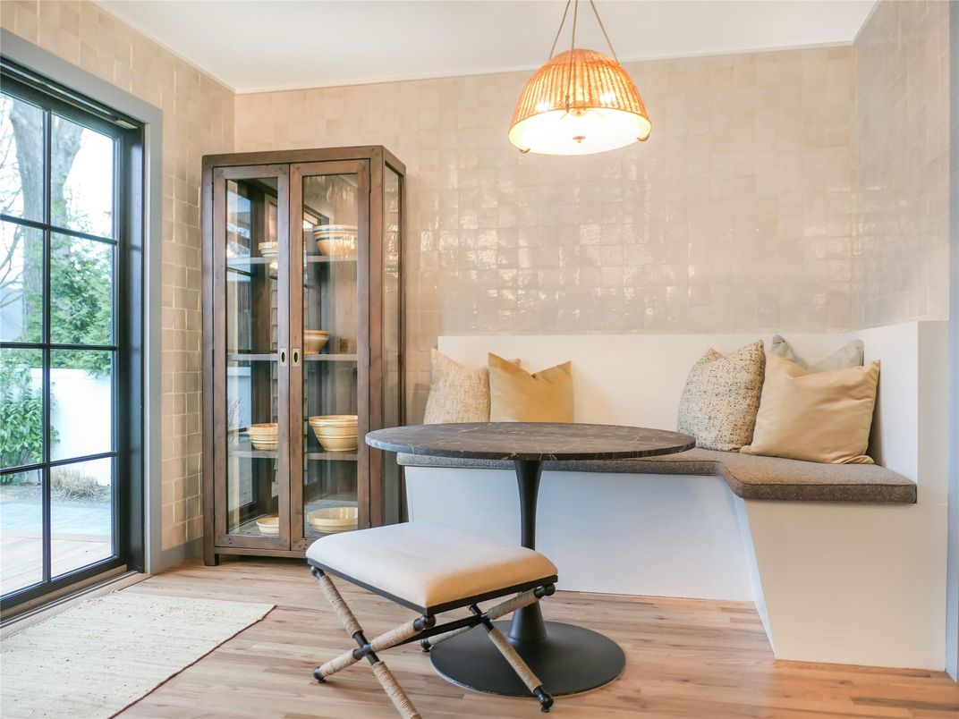 Interior, Pendant Lights, Wood Texture Flooring