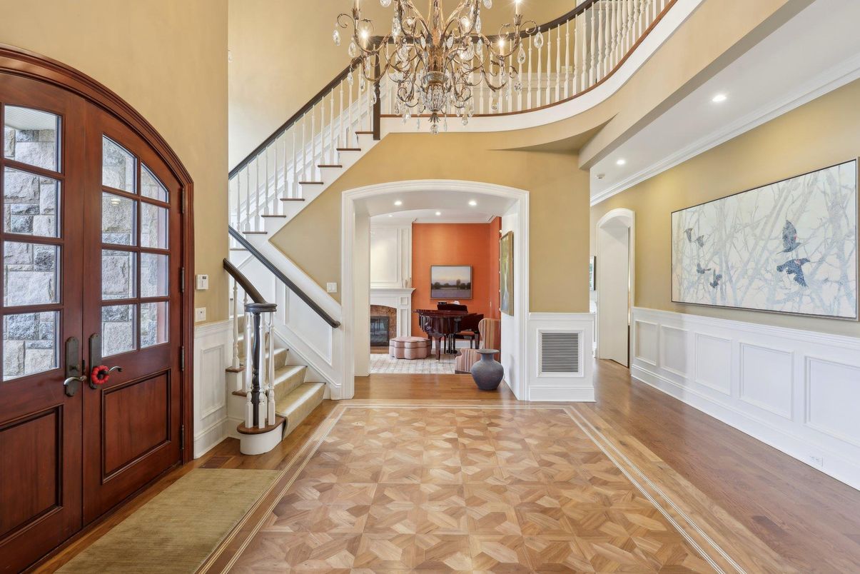 Chandelier, Interior, Piano, Recessed Lighting, Wood Texture Flooring