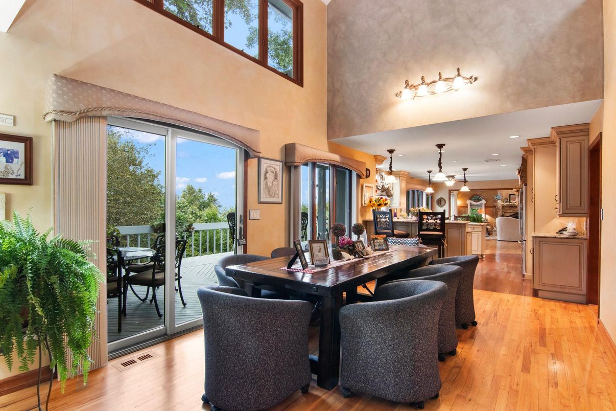 Dining room, Interior, Kitchen, Pendant Lights, Recessed Lighting, Wood Texture Flooring