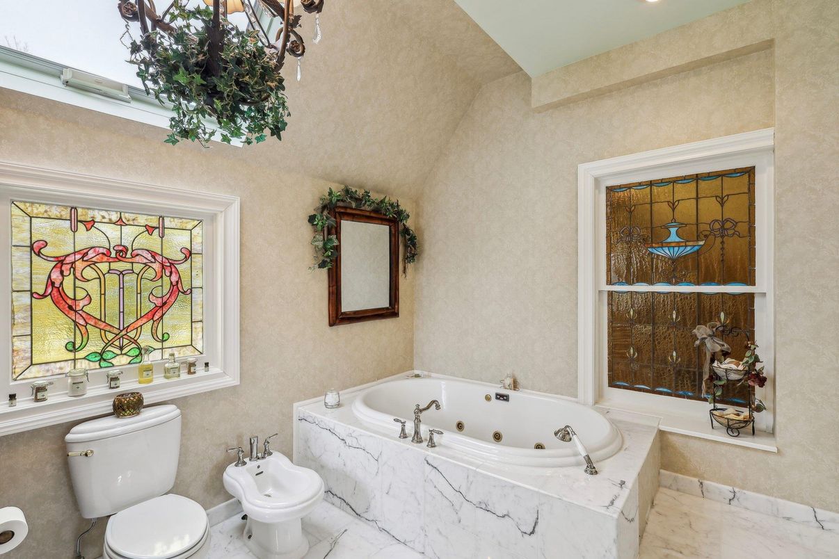 Bathroom, Interior, Marble, Recessed Lighting