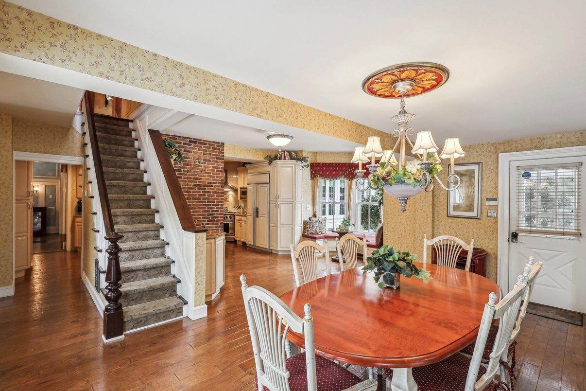 Chandelier, Dining room, Interior, Kitchen, Wood Texture Flooring