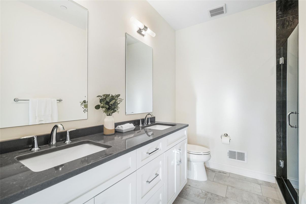 Bathroom, Dual Sink Vanities, Interior