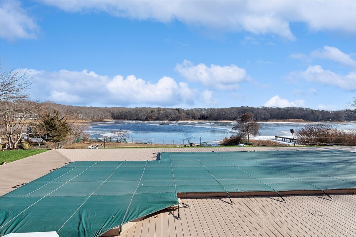 Exterior, Lake