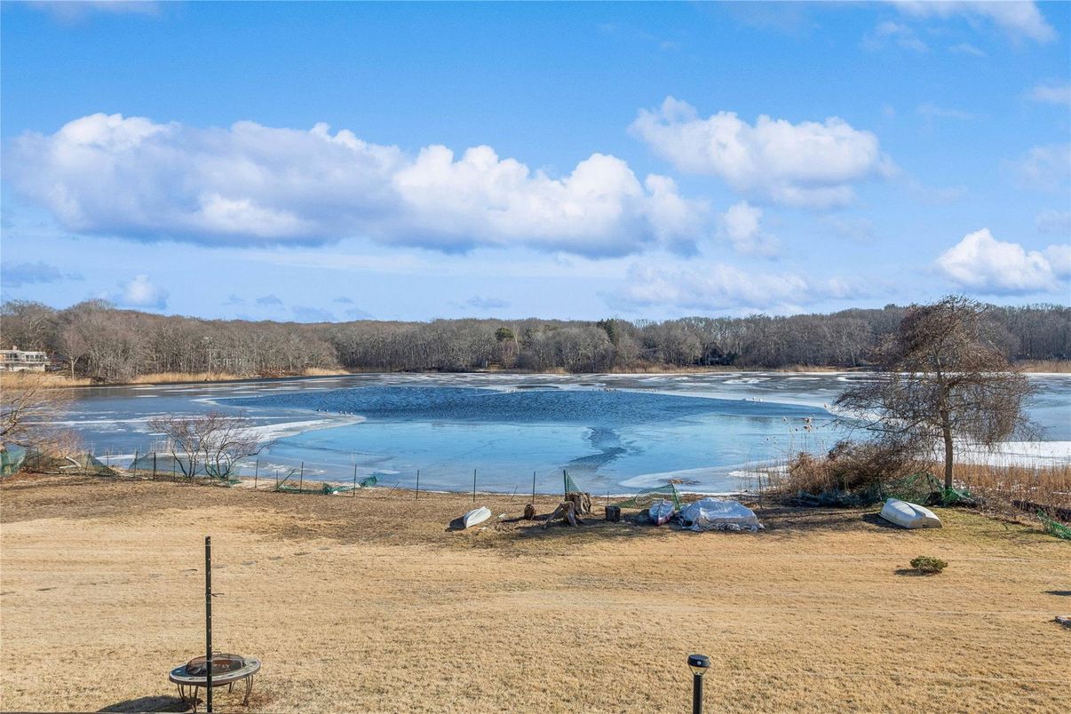 Exterior, Lake