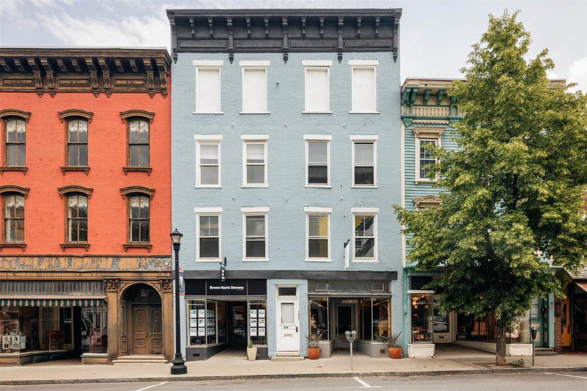 Exterior, Facade, Rowhouse
