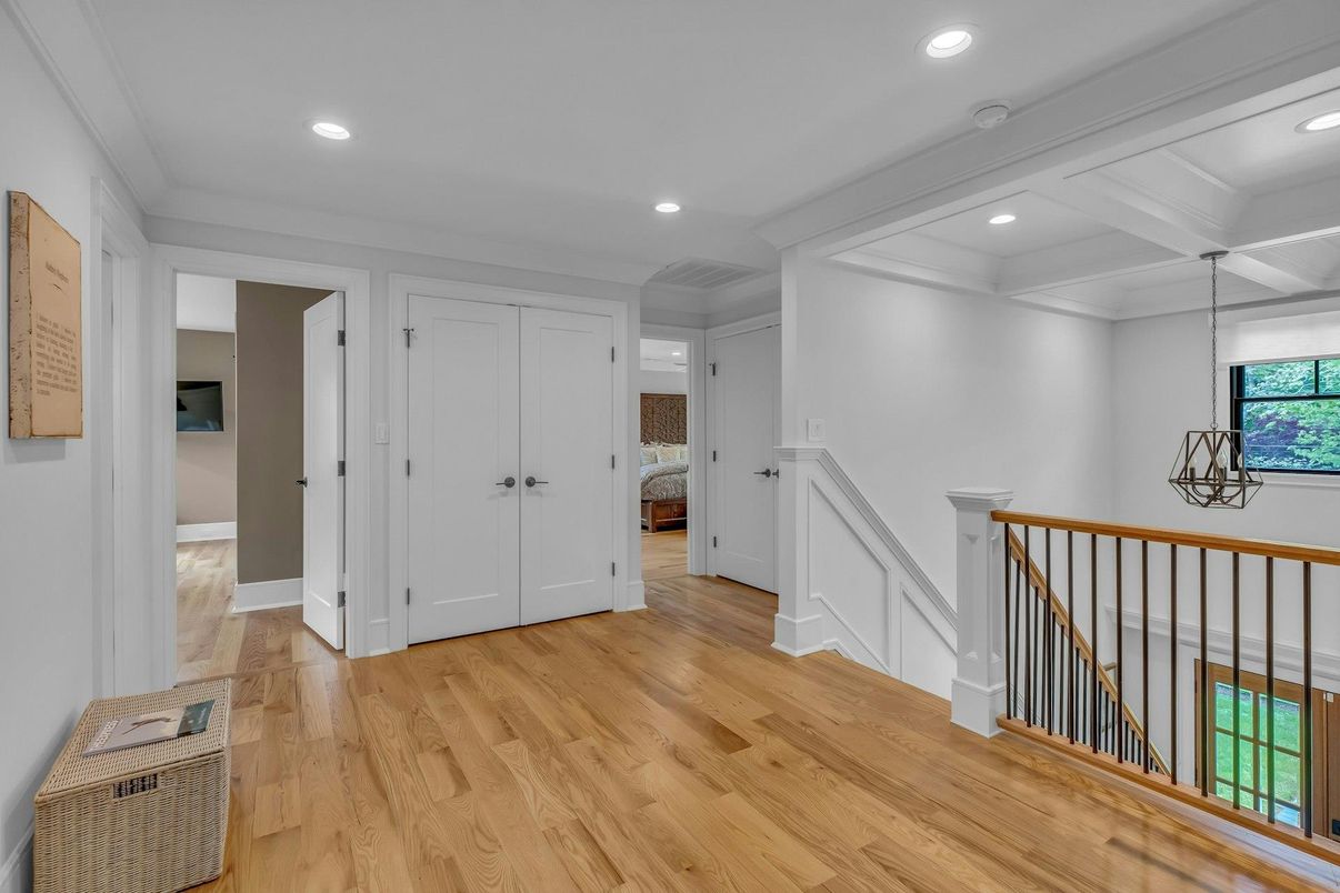 Interior, Pendant Lights, Recessed Lighting, Wood Texture Flooring