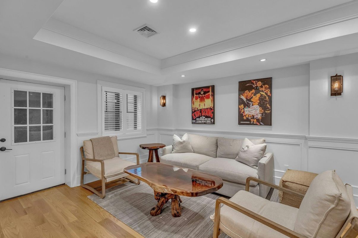 Interior, Living room, Recessed Lighting, Wood Texture Flooring