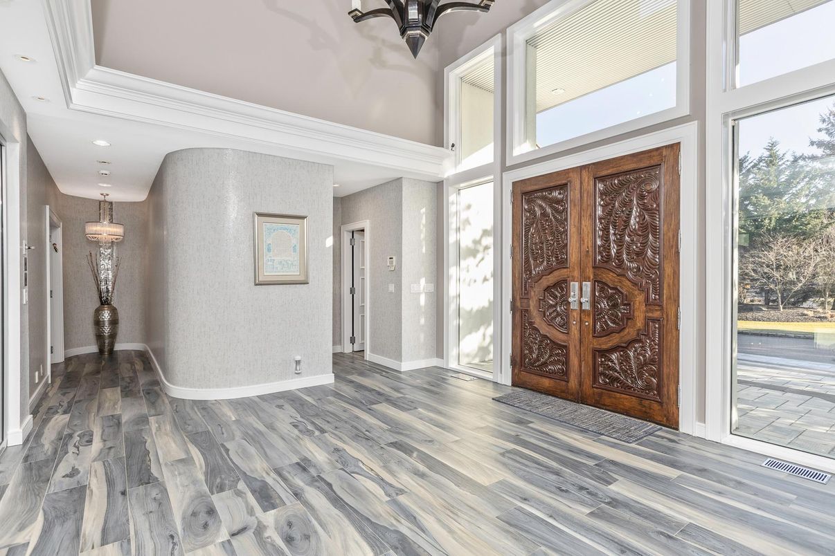 Interior, Pendant Lights, Recessed Lighting, Wood Texture Flooring