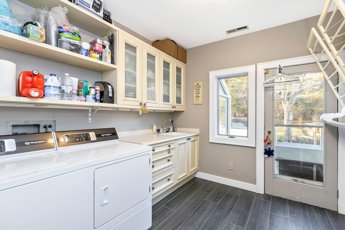 Interior, Washer, Wood Texture Flooring