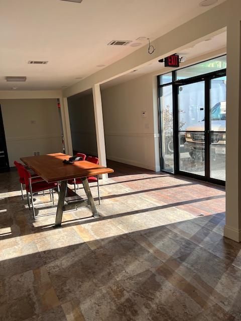 Game Room, Interior