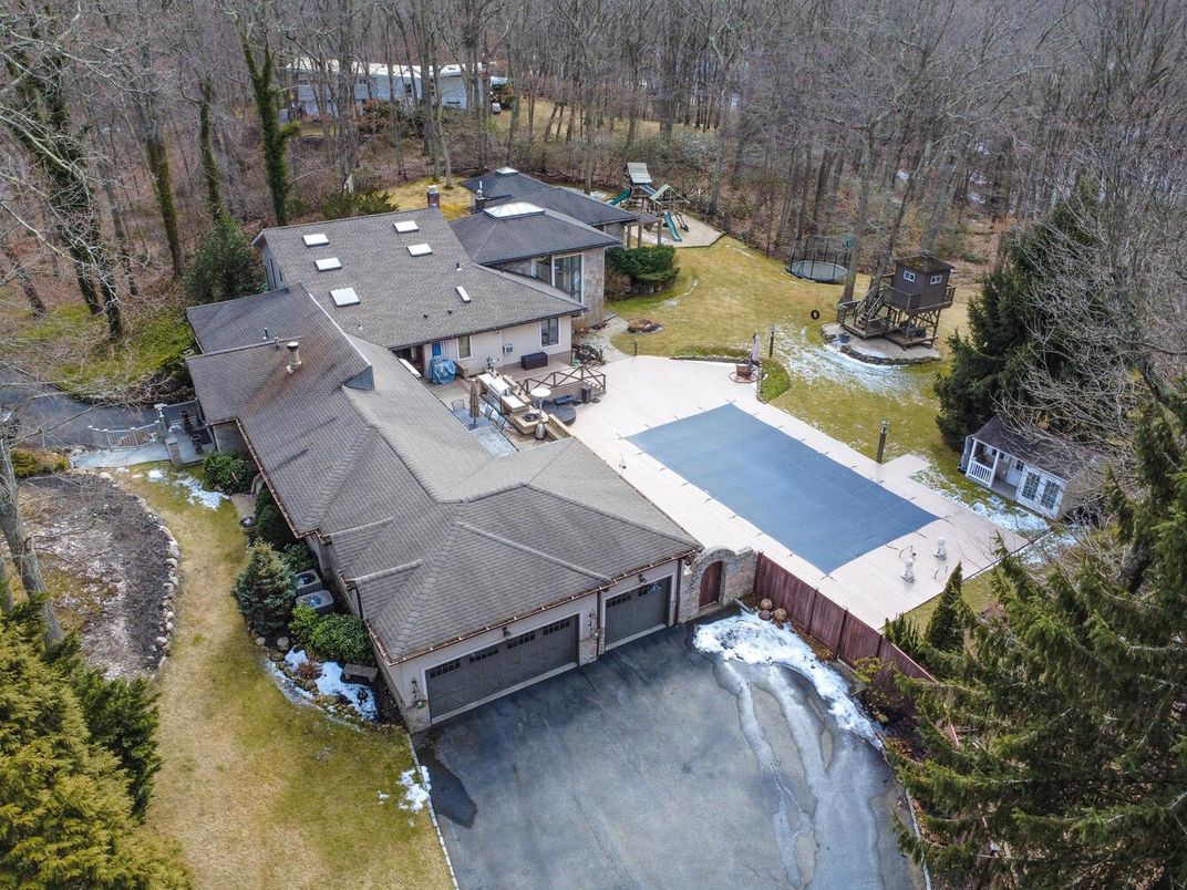 Exterior, Drone