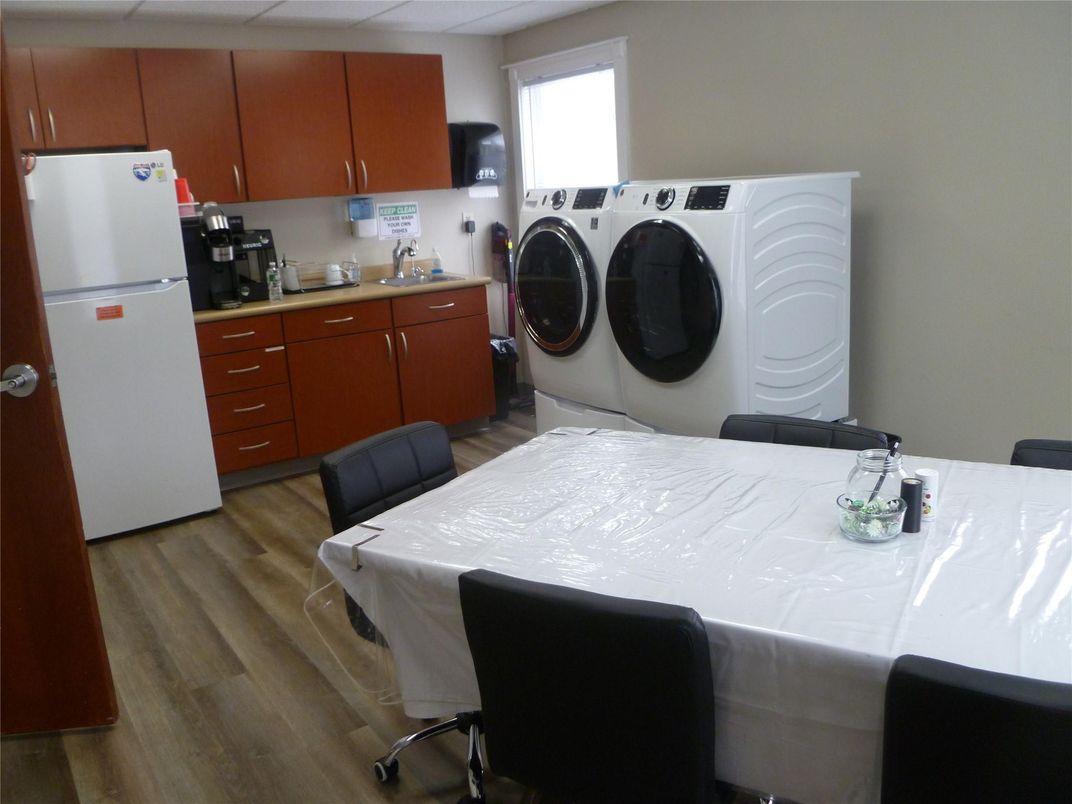 Interior, Washer, Wood Texture Flooring