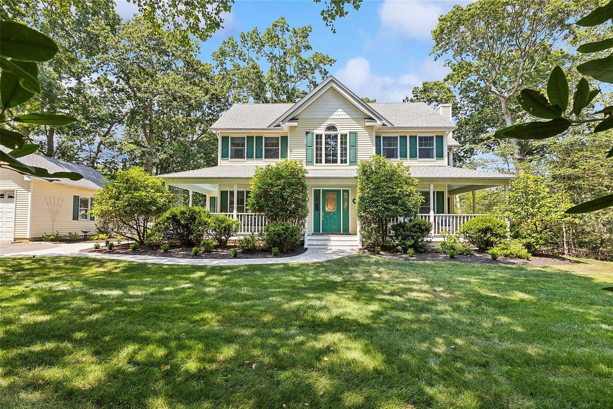 Attached, Backyard, Exterior, Facade, Georgian