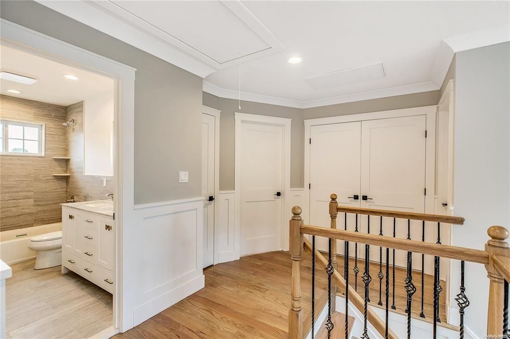 Bathroom, Interior, Recessed Lighting, Wood Texture Flooring