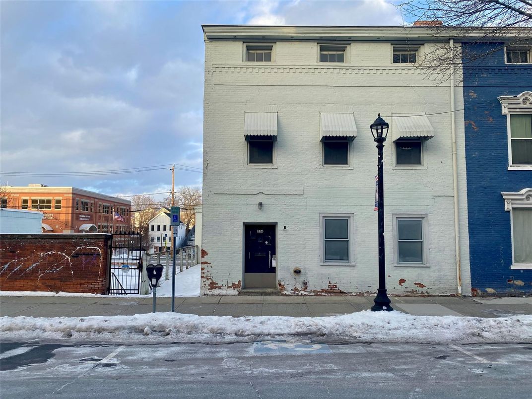 Exterior, Facade, Rowhouse