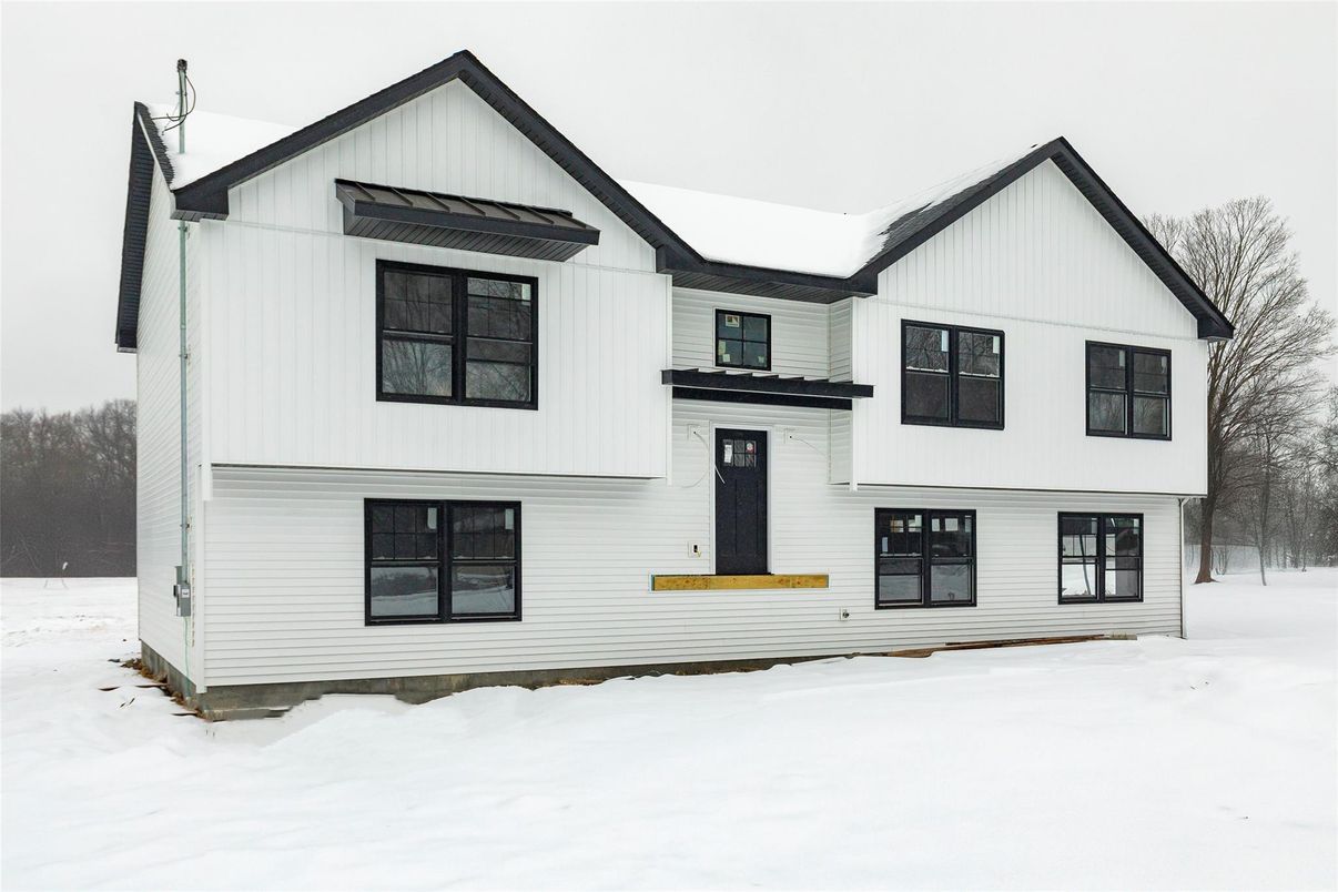 Exterior, Facade, Farmhouse