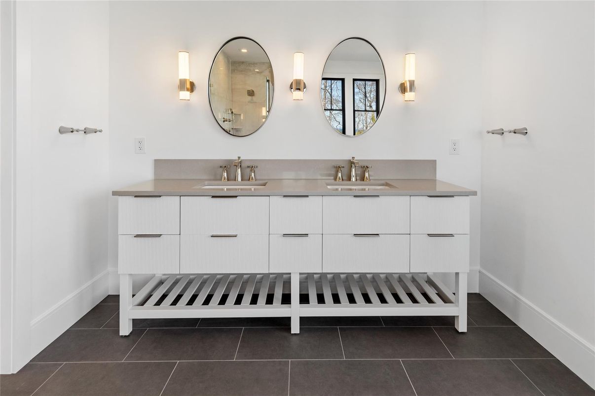 Bathroom, Dual Sink Vanities, Interior