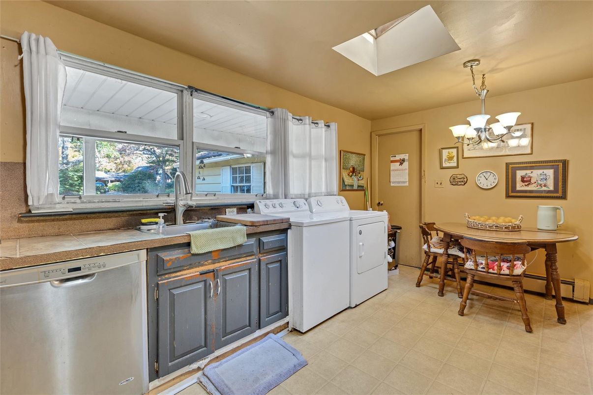 Chandelier, Dining room, Interior, Washer
