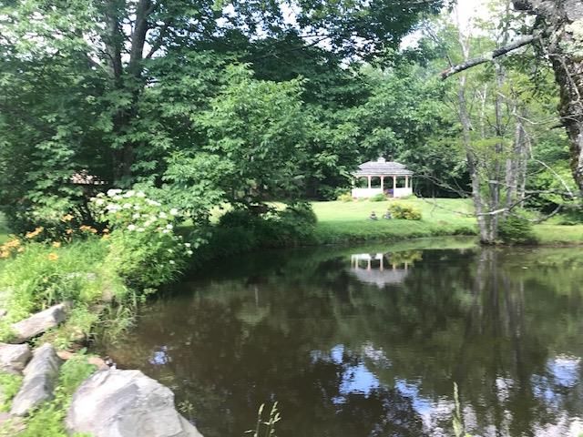 Exterior, Lake