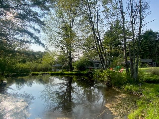 Exterior, Lake