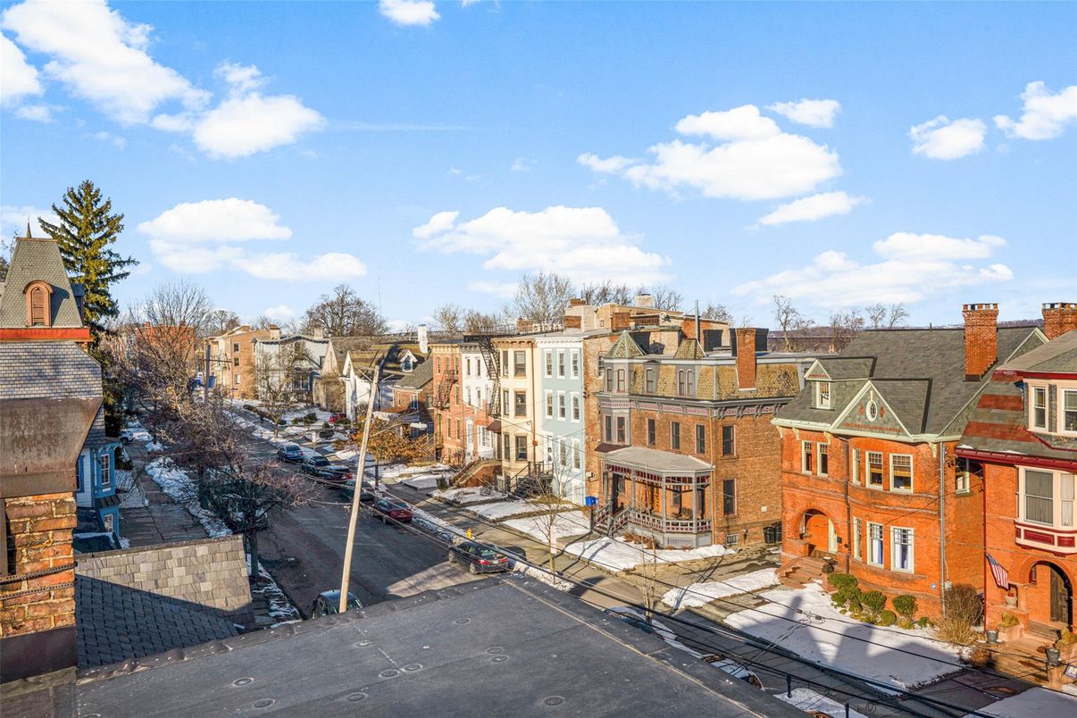 Exterior, Facade, Rowhouse