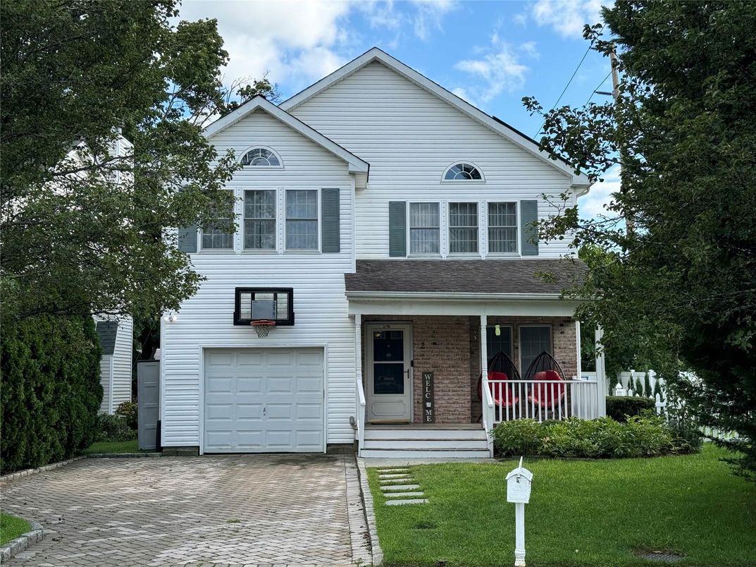 Attached, Exterior, Facade, Brick Facade, Farmhouse