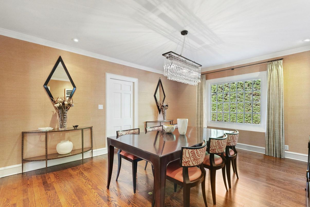 Chandelier, Dining room, Interior, Recessed Lighting, Wood Texture Flooring