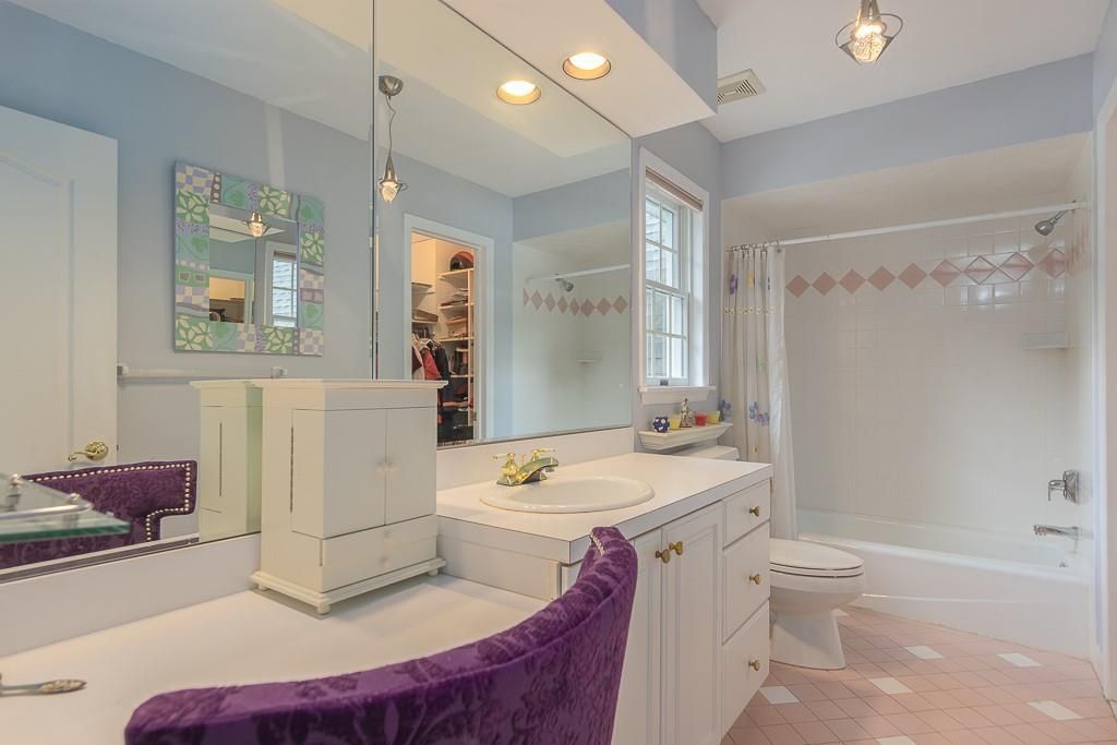 Bathroom, Dual Sink Vanities, Interior, Pendant Lights, Recessed Lighting