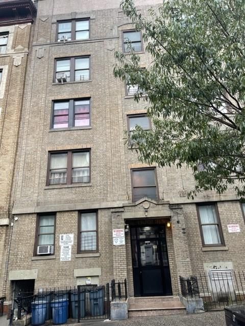 Exterior, Facade, Brick Facade, Rowhouse