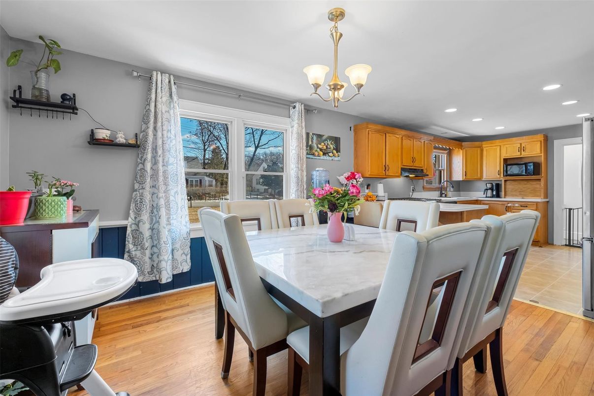 Chandelier, Dining room, Interior, Kitchen, Recessed Lighting, Wood Texture Flooring