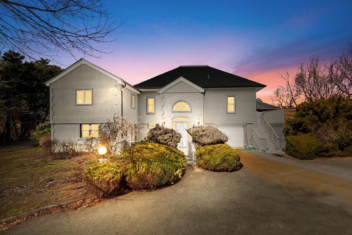 Attached, Exterior, Facade, Farmhouse