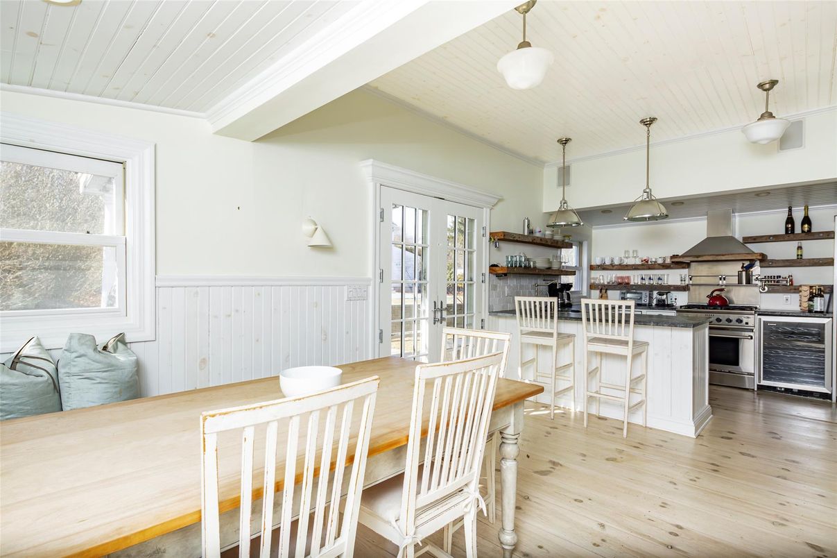 Dining room, Interior, Kitchen, Pendant Lights, Stainless Steel Appliances, Wood Texture Flooring