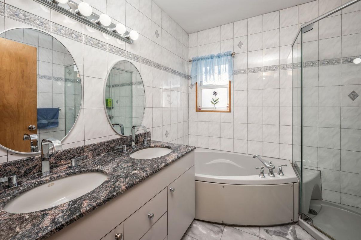 Bathroom, Dual Sink Vanities, Interior