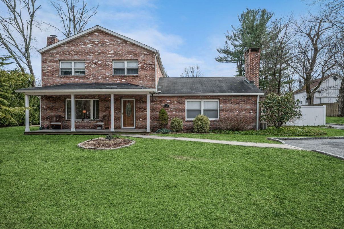 Backyard, Exterior, Facade, Brick Facade, Split Level