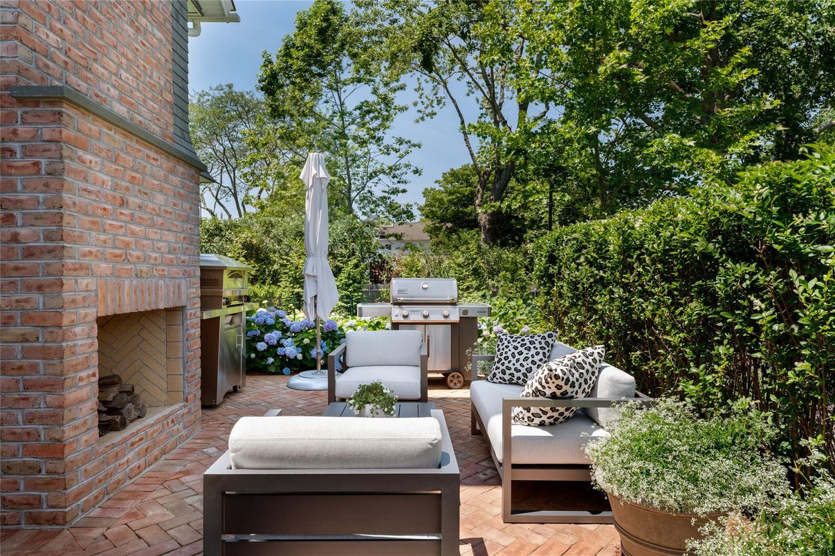 Exterior, Fireplace