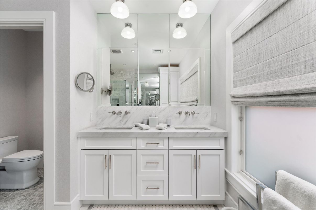 Bathroom, Dual Sink Vanities, Interior